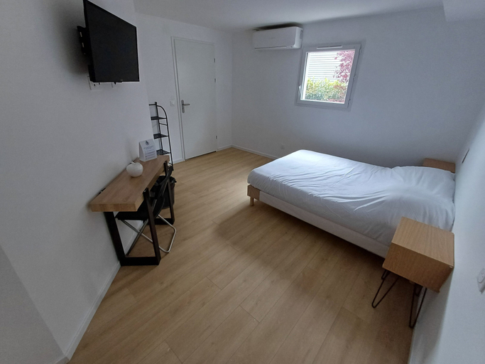 Bedroom 3, CRYSTAL HOTEL, Seine-et-Marne