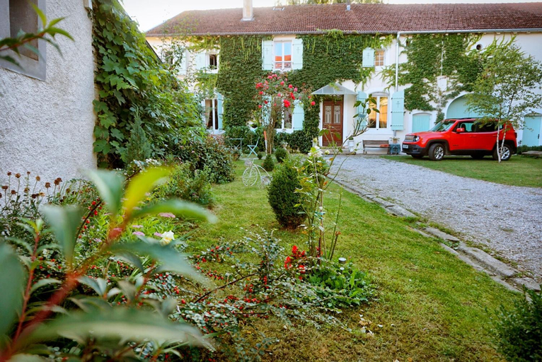 Exterior 11