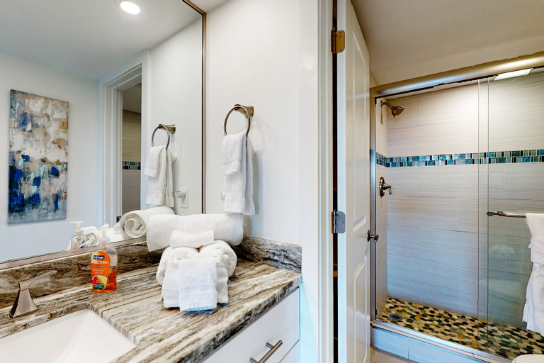 Bathroom 4, Suntide II Condominiums, Cameron
