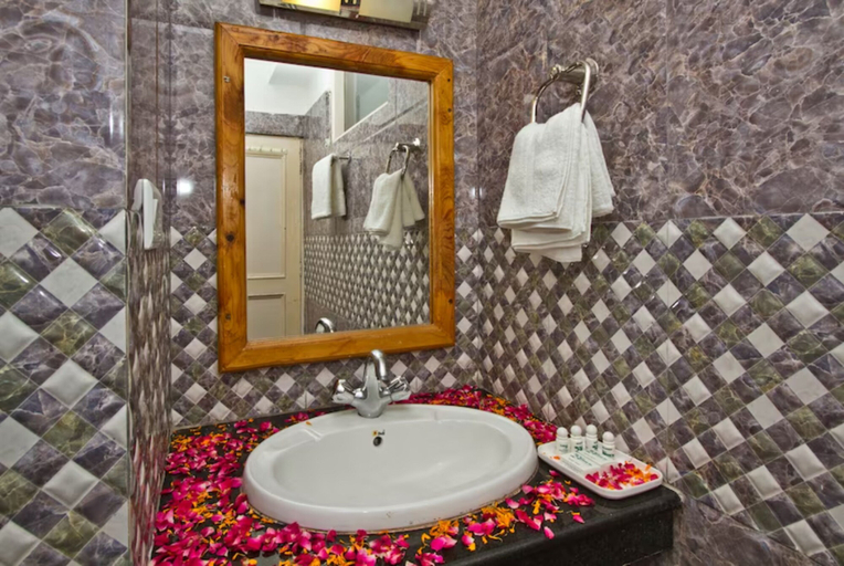 Bathroom 4, Goroomgo New Harmony Inn Manali, Kullu