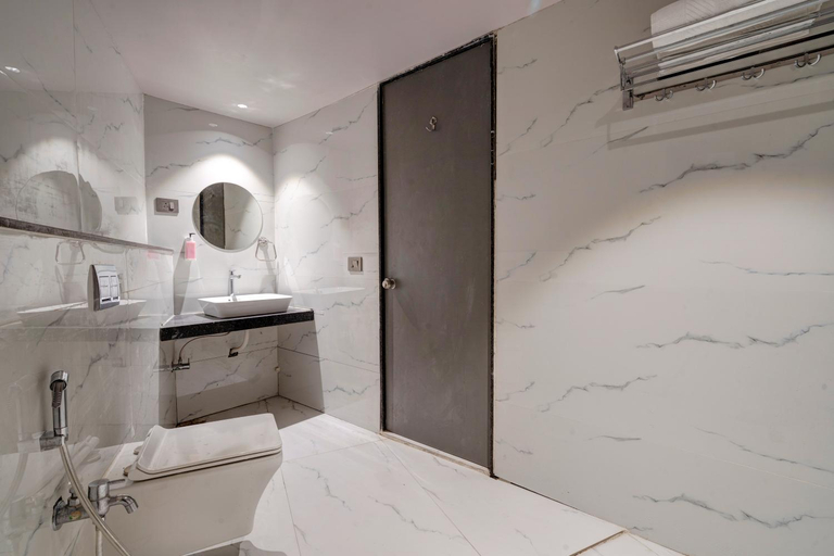 Bathroom 3, Hotel Sparsh Divine, Ahmadabad