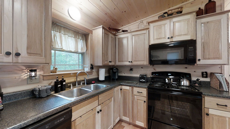 Others 5, Cozy Bear Den, Sevier