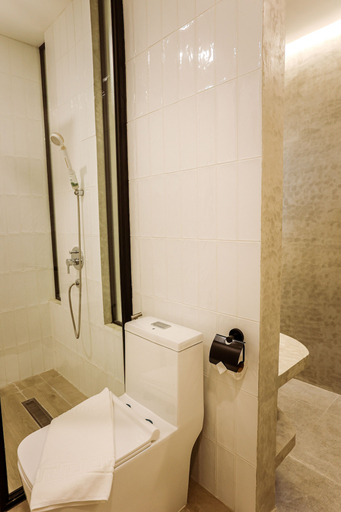 Bathroom 4, Azzurro Hotel, Mabalacat