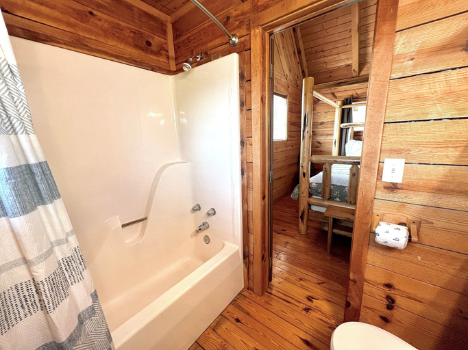 Bathroom 3, Budro's Bungalow, Blount