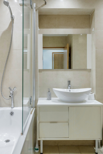 Bathroom 4, Central Holborn,lovely & bright with AC, London