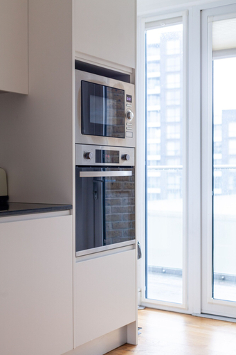 Others 4, 3 Bed Flat by Limehouse Basin, London