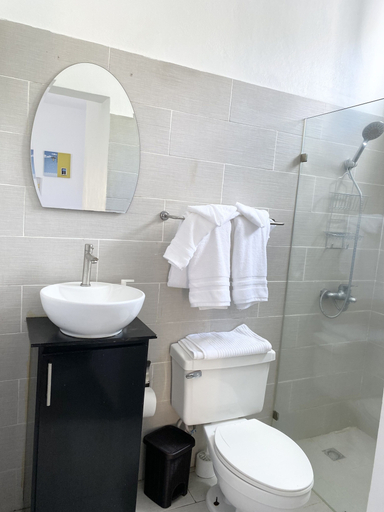 Bathroom 4, The White Rock Hotel BB, Guayacanes