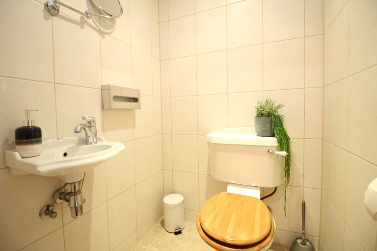 Bathroom 4, Tallinn City Apartments Roosikrantsi, Tallinn