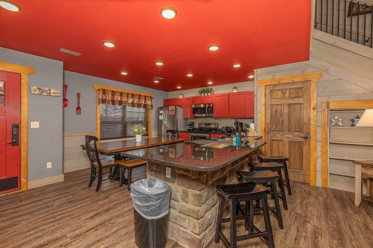 Food & Drinks 5, Bears Haven, Sevier
