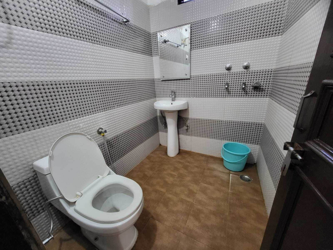 Bathroom 4, Hotel New Blue Sapphire Katra, Reasi