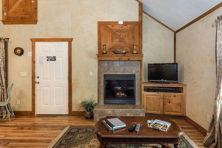 Living room 4, Appian Way - Oliva Studio Bedroom Cottage by RedAwning, Gillespie