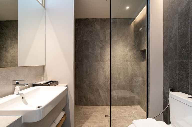 Bathroom 13