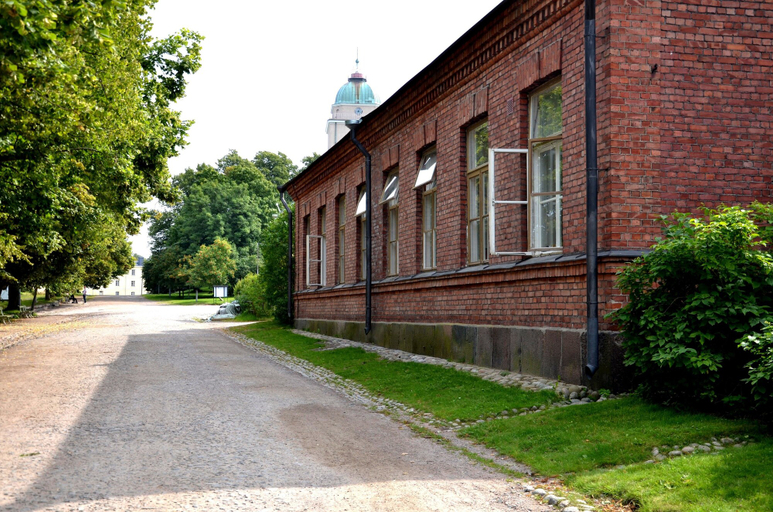 Exterior & Views