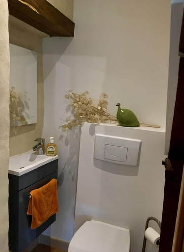 Bathroom, L'Etape du Moulin de Saint-Julien, Gard