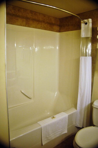 Bathroom 3, Days Inn by Wyndham Athabasca, Division No. 13