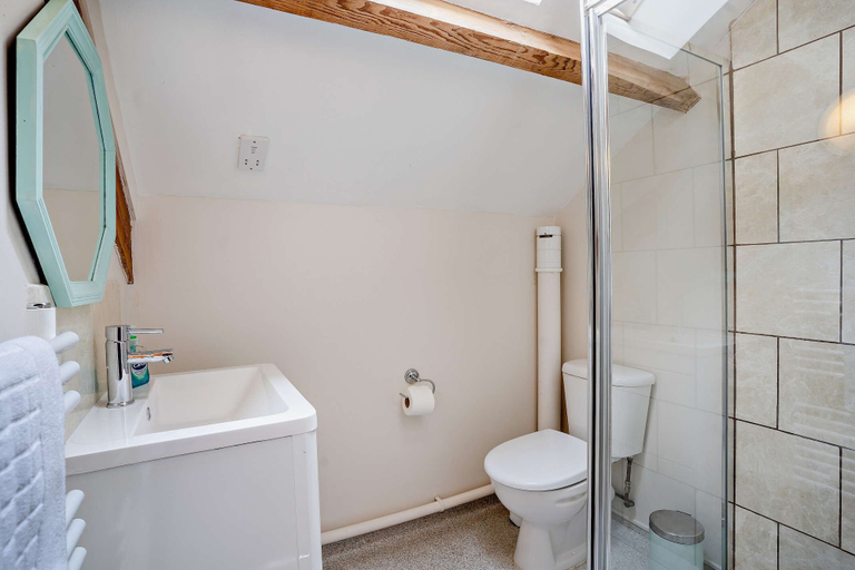 Bathroom 3, Tyncellar Farm Holiday Cottages, Bridgend