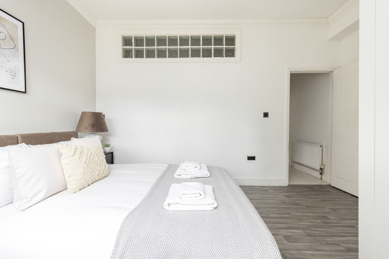 Bedroom 3, Modern Apartment in Walthamstow, London