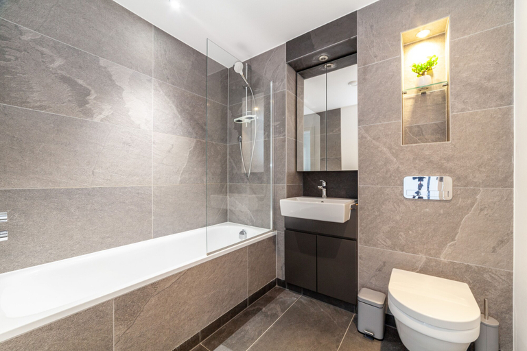 Bathroom 3, Fancy Flat in Woolwich, London