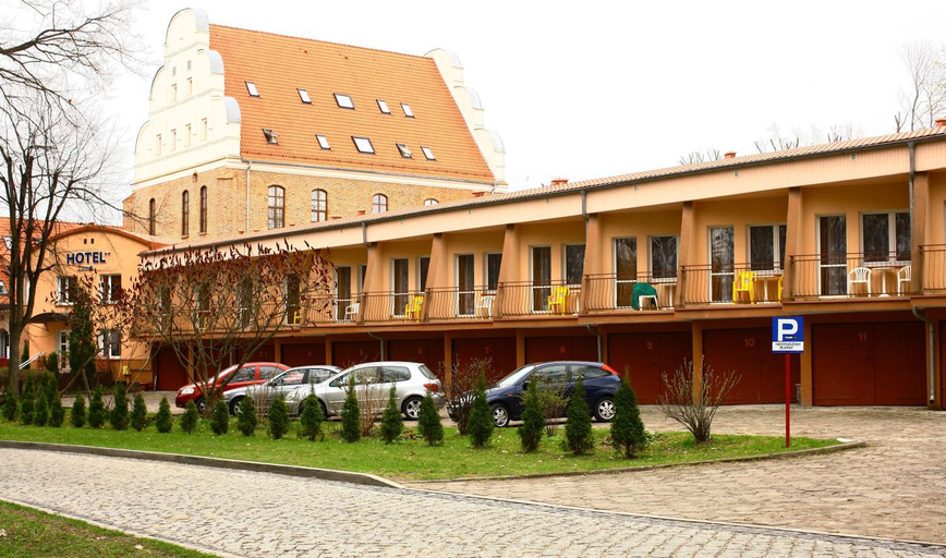 Exterior & Views