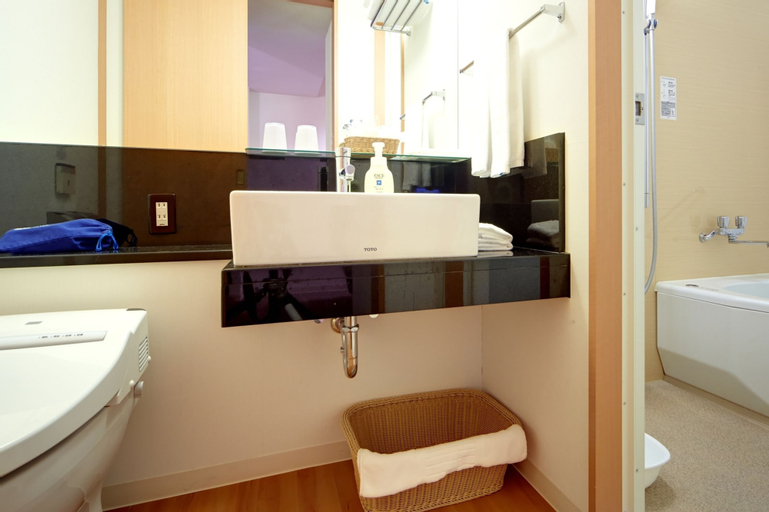 Bathroom 11