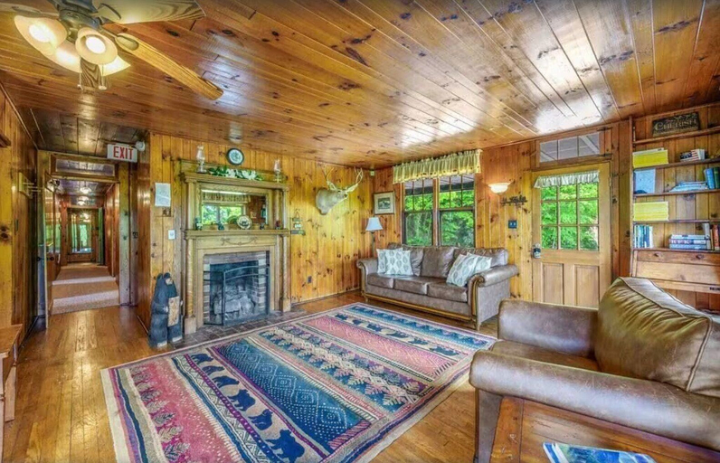 Others 5, Little Greenbriar Lodge, Sevier