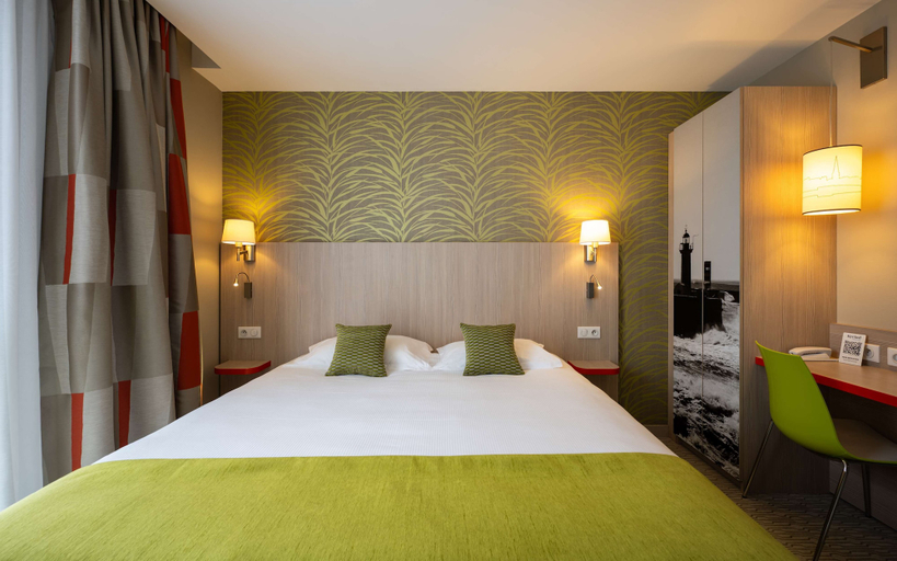 Bedroom 4, Kyriad Prestige Saint-Malo, Ille-et-Vilaine