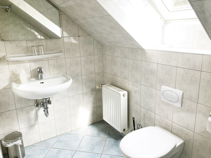 Bathroom 3, Haus Hanseatic, Pinneberg