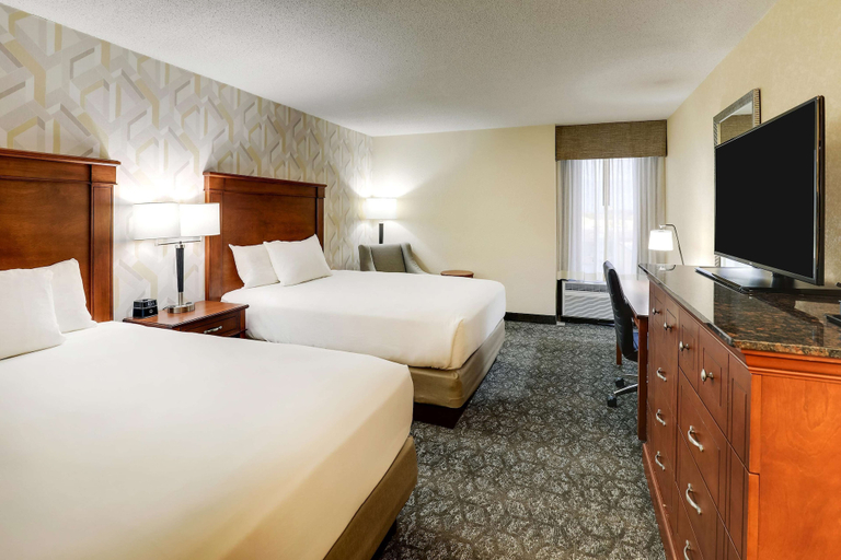 Bedroom 3, Drury Inn & Suites Marion, Williamson