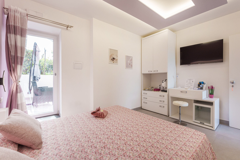 Bedroom 5, Le rondinelle rooms, Napoli