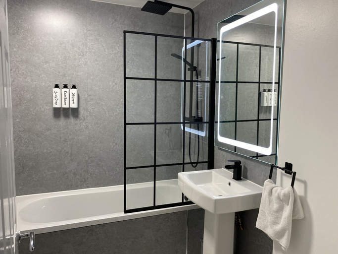 Bathroom 4, The Roade House Rooms, Northamptonshire