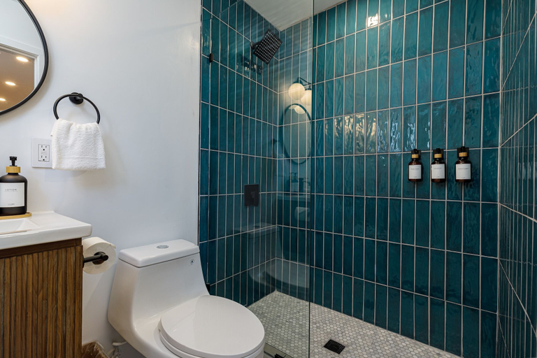 Bathroom 3, Quail Park Lodge, Kane