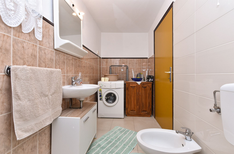 Bathroom 3, House 1009, Svetvinčenat