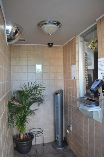 Bathroom 3, Economy Inn, Orleans