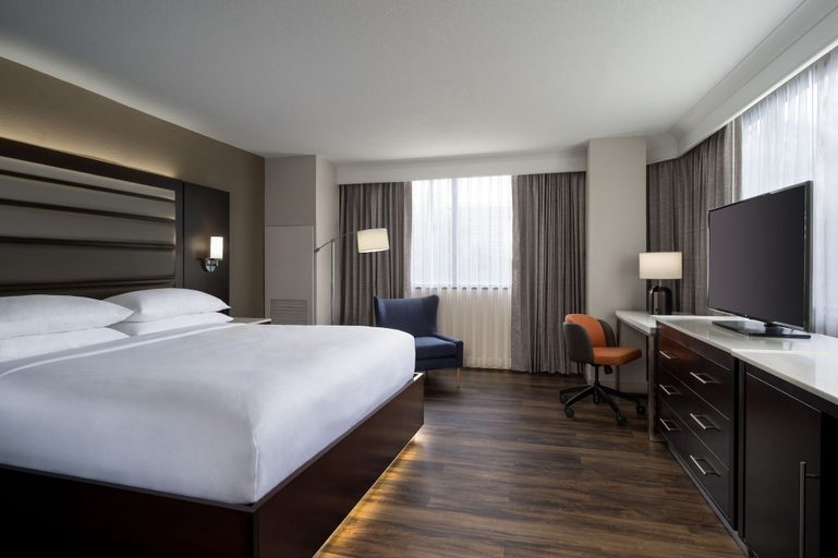 Bedroom 3, Delta Hotels by Marriott™ Jacksonville Deerwood, Duval
