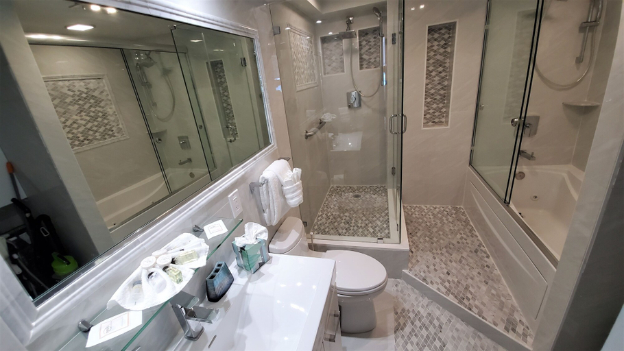 Bathroom 4, Alexander 1401 3 Bedroom Apts by RedAwning, Miami-Dade