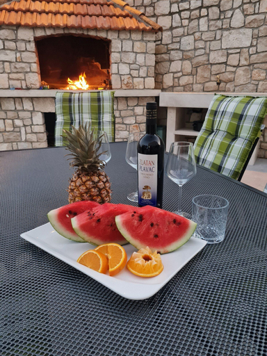 Food & Drinks, Luxury Apartment Ani, Sutivan