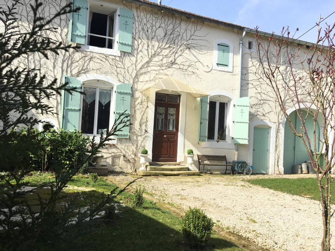 Exterior 18