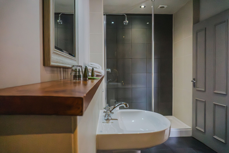 Bathroom 4, White Lion Hotel, Calderdale