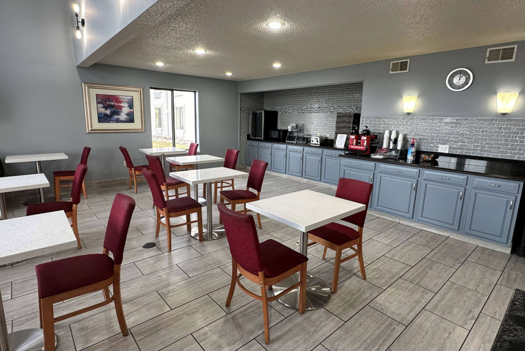 Food & Drinks, Super 8 by Wyndham Appleton, Outagamie