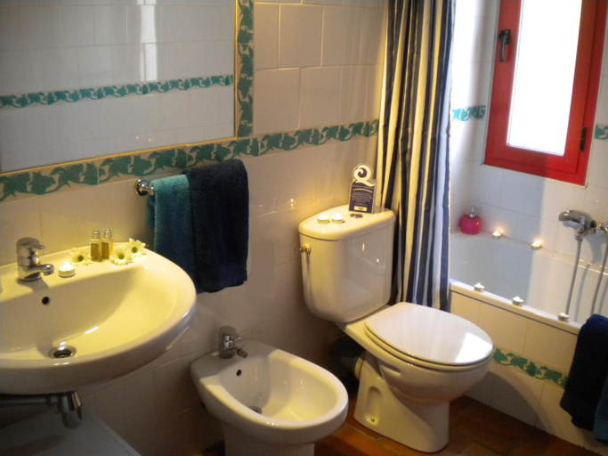 Bathroom, La Estancia Villa Rosillo, Huelva