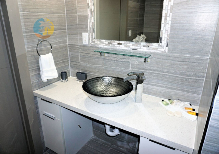 Bathroom 5, Alexander 518 4 Bedroom Apts by RedAwning, Miami-Dade