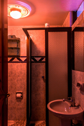 Bathroom 4, The Rooftop Hostel Bolivia, Pedro Domingo Murillo
