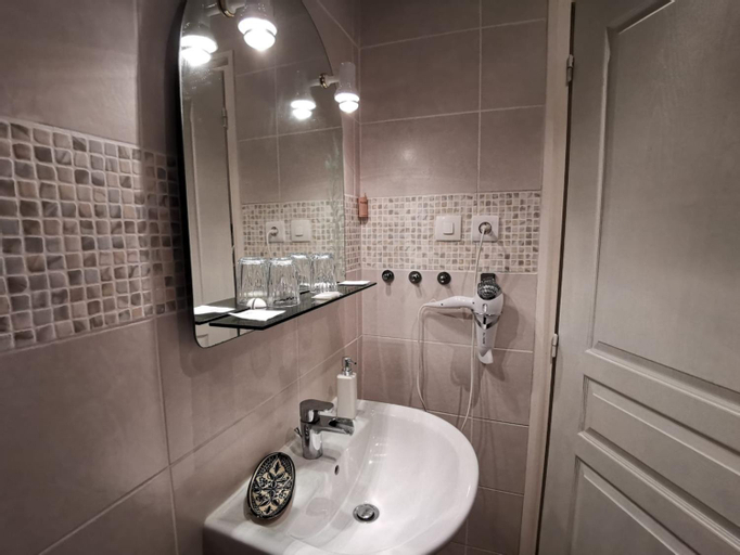 Bathroom 22