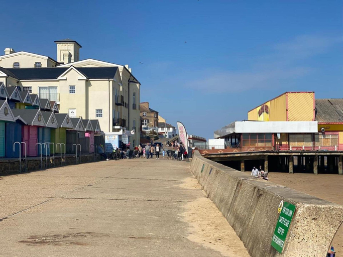 Exterior & Views 2, Gorgeous Spacious Apartment With Sea View, Essex