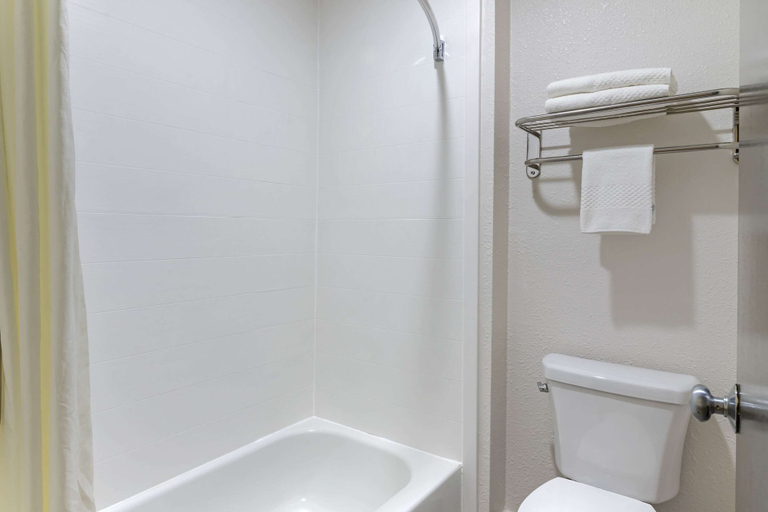 Bathroom 4, Econo Lodge Augusta, Downtown, Richmond