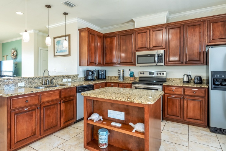 Private kitchen 5, Just Beachy - 103 Tecumseh 4 Bedroom Home by RedAwning, Mobile