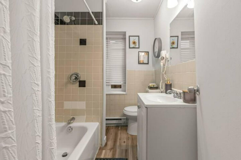 Bedroom 3, Urban Chic Apartments Near Center City, Philadelphia