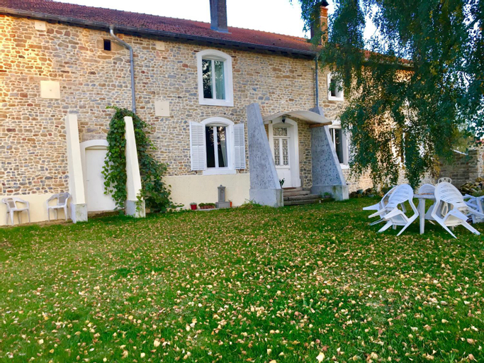 Exterior 10