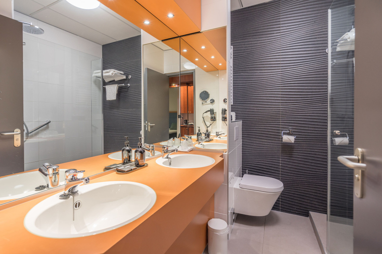 Bathroom 5, Parkhotel Tjaarda, Heerenveen