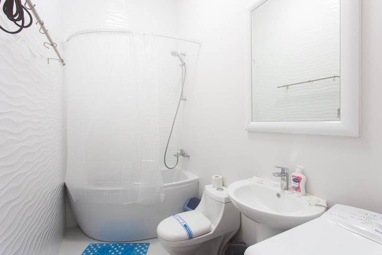 Bathroom 3, Central District Apartments, Kharkivs'ka